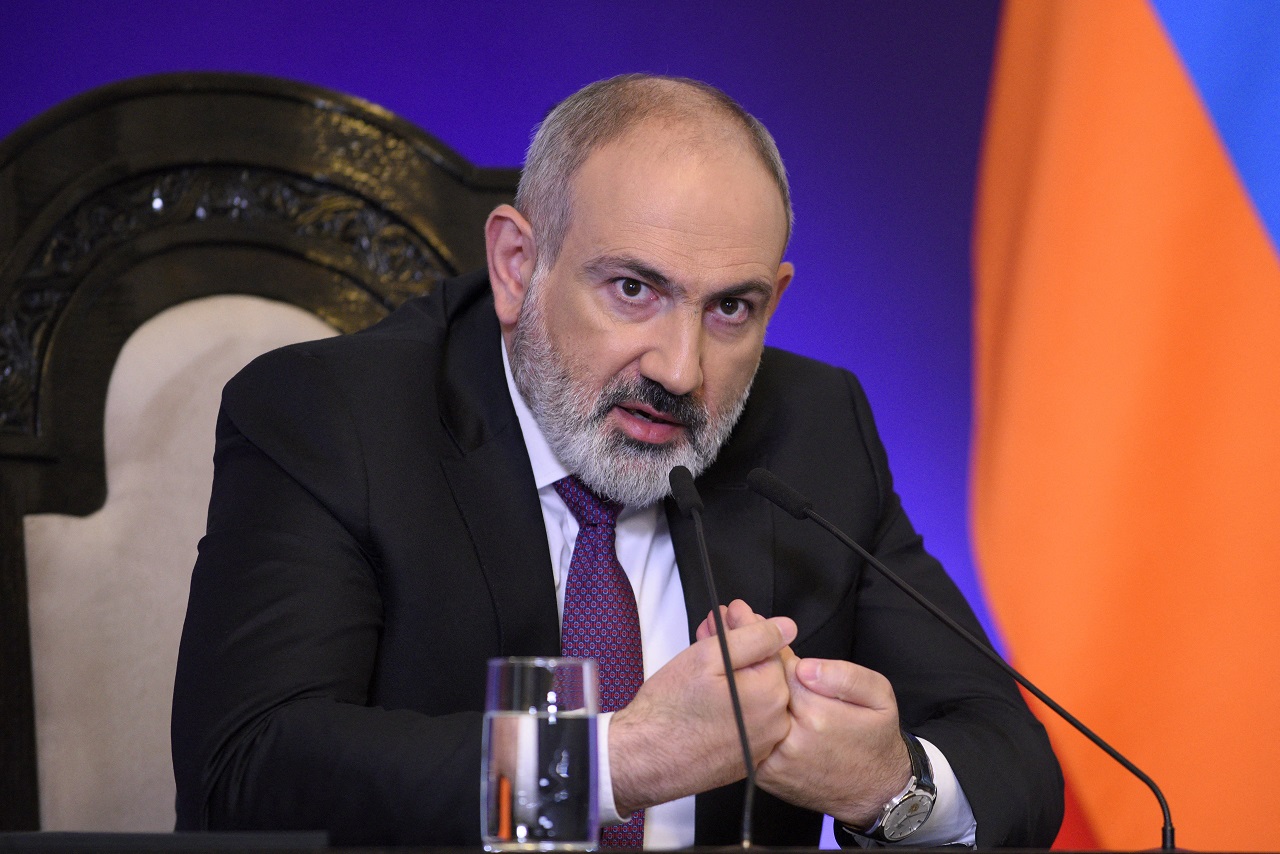Bίντεο: Ο N.Πασινιάν έχασε την ψυχραιμία του κατά τη διάρκεια προεκλογικής συγκέντρωσης και φώναζε σε γυναίκα!