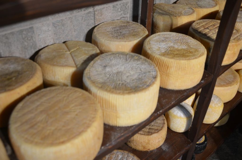 Taste Atlas: Η γραβιέρα Νάξου το κορυφαίο σκληρό τυρί στον κόσμο