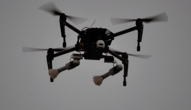 Το Βιετνάμ παρουσίας το νέο του αντι-drone όπλο: Έξι Α-K47 σε FPV!