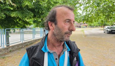 Ξέσπασε πατέρας στη Λάρισα για το ΑΜΕΑ παιδί του: «Του έκαναν bullying στο σχολείο – Τον έλεγαν καθυστερημένο»
