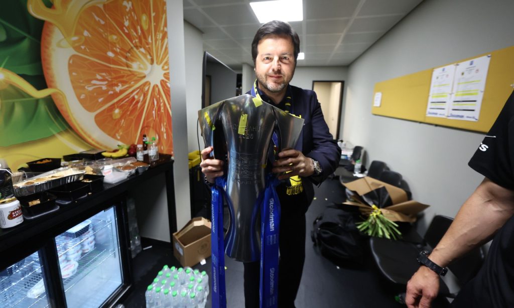 «Λύγισε» ο Ριμπάλτα μιλώντας στους παίκτες της ΑΕΚ: «Με βοηθήσατε να ξεπεράσω την απώλεια του πατέρα μου» (βίντεο)