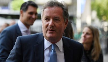 Η «πανηγυρική» εμφάνιση του Π.Μόργκαν μετά την κατάκτηση του τίτλου στην Premier League από την Άρσεναλ