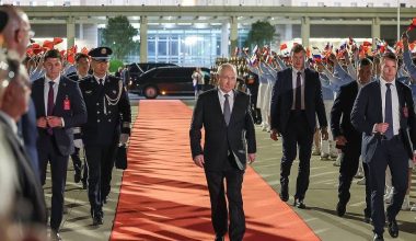 Ολοκλήρωση της επίσκεψης Β.Πούτιν στο Πεκίνο: 11 ώρες διπλωματίας και ο αποχαιρετισμός με τα παιδάκια