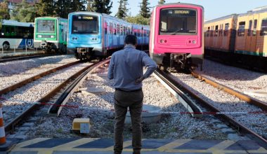 Οι ροζ, πράσινοι και μπλε συρμοί του Ηλεκτρικού που παρουσίασε ο Κ.Μητσοτάκης (φωτο)