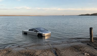 ΗΠΑ: Συνελήφθη οδηγός που έριξε Tesla μέσα σε λίμνη για να… τεστάρει τις δυνατότητές του (βίντεο)