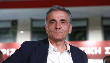 «Φαρμάκι» ο Ε.Τσακαλώτος για το εάν είναι αριστερός ο Α.Τσίπρας: «Εξαρτάται ποια μέρα θα τον ρωτήσεις»