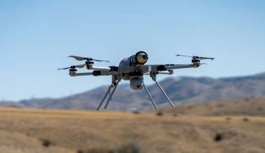 Χτυπήματα από σμήνη drone σε στόχους από τουρκικά αιωρούμενα πυρομαχικά (βίντεο)