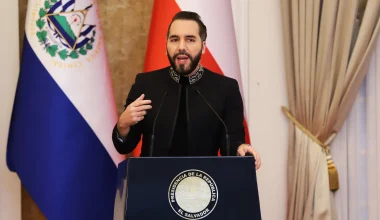 Ο πρόεδρος του Ελ Σαλβαδόρ Ναγίμπ Μπουκέλε βάζει τους φυλακισμένους να καθαρίζουν τις παραλίες! (βίντεο)