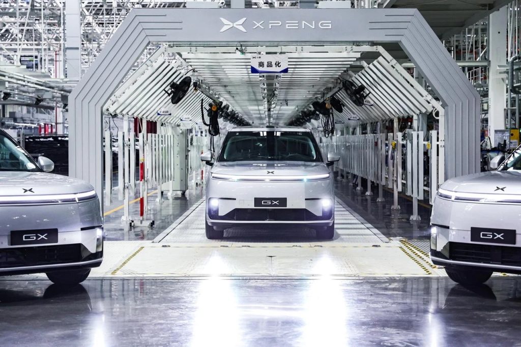 XPeng: Ξεκίνησε η μαζική παραγωγή ρομποταξί στην Κίνα
