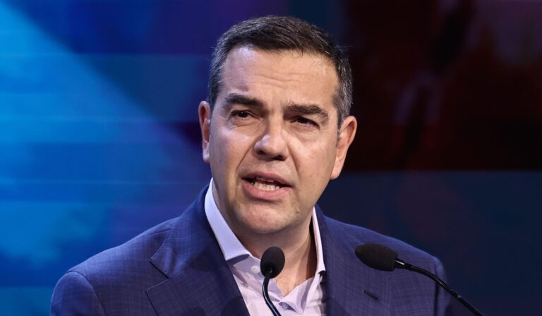 A.Τσίπρας: «Κυλιόμενες δημοσκοπήσεις τον δείχνουν 3-5 μονάδες πάνω από το ΠΑΣΟΚ»