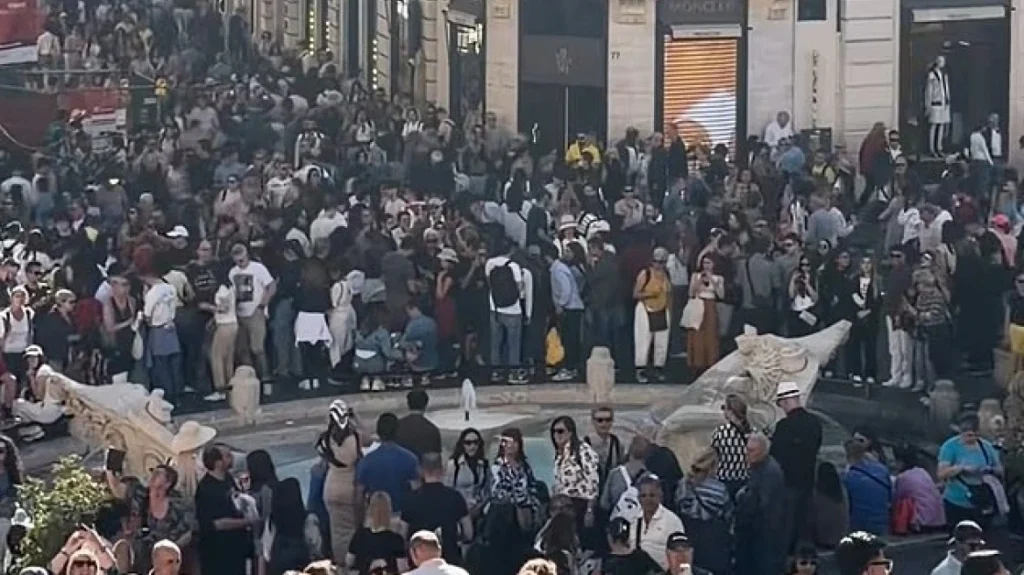 Ο υπερτουρισμός «σαρώνει» την Ευρώπη πλην… Ελλάδος