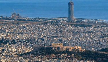 «Το ύψος της αλαζονείας»: Ο ουρανοξύστης του Ελληνικού που επισκιάζει την Ακρόπολη και 2.500 χρόνια ιστορίας