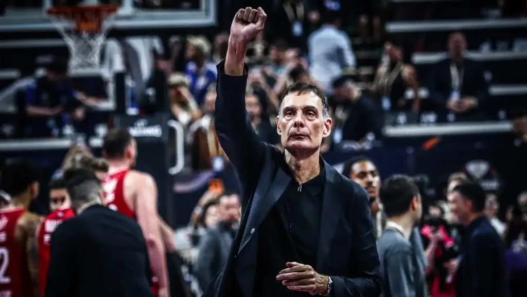 Αυστηρό το μήνυμα του Γ.Μπαρτζώκα στους παίκτες του μετά την πρόκριση στον τελικό της Ευρωλίγκας (βίντεο)