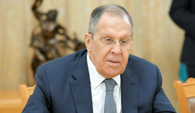 Σ.Λαβρόφ: «Η Δύση ετοιμάζει επίθεση κατά της Ρωσίας με επικεφαλής τον Ζελένσκι αντί του Χίτλερ»