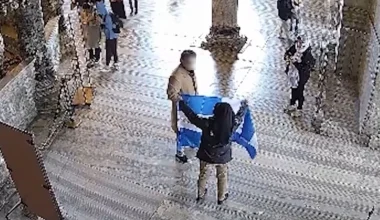 Μαθεύτηκε η ποινή των δύο Ελλήνων που άνοιξαν τη σημαία «Ορθοδοξία ή Θάνατος» στην Αγιά Σοφιά