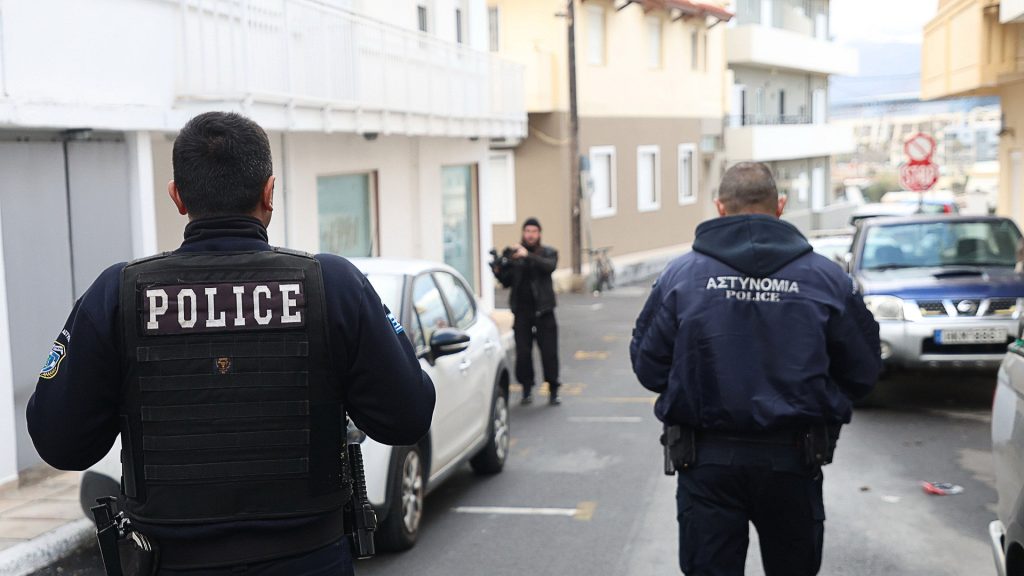 Ξεφεύγει η ανήλικη παραβατικότητα: 16χρονη δάγκωσε τη μητέρα της κοπέλας στην οποία έκανε bullying