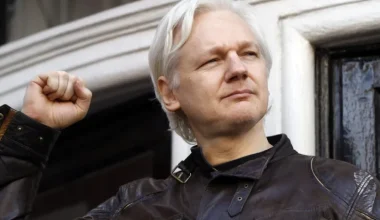 Τ.Ασάντζ: «Να μην εμπιστεύεστε τα ηλεκτρονικά αρχεία – Όταν θέλουν θα διαγράψουν την Ιστορία»