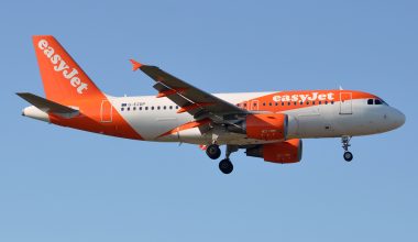 Αεροσκάφος της Easy Jet έκανε αναγκαστική προσγείωση στη Ρώμη λόγω ενός… power bank