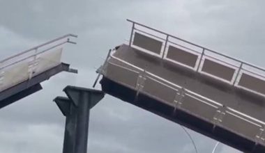 Παραλίγο τραγωδία στην Άγκυρα: Φορτηγό με ανυψωμένη την καρότσα του προκάλεσε την πτώση γέφυρας (βίντεο)