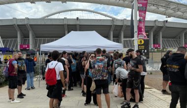 Σε «πυρετό» προετοιμασίας το ΟΑΚΑ για τη μεγάλη βραδιά των Iron Maiden: Mεγάλες ουρές από νωρίς (φωτο)