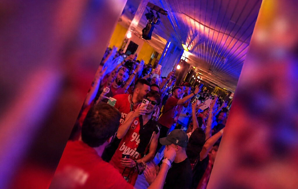 Δείτε βίντεο: Ο Dj έβαλε το «Νοικιάστηκε» στο Vip Lounge του T-Center και οι φίλοι του Ολυμπιακού έκαναν χαμό