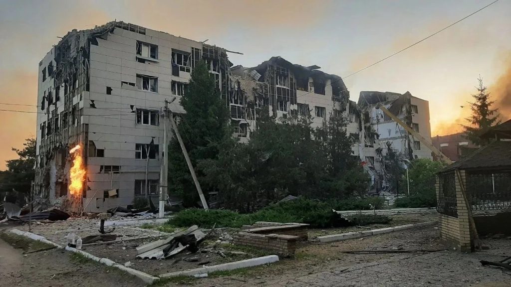 Νέες εικόνες από το «ισοπεδωμένο» ρωσικό κολλέγιο στο Λουγκάνσκ μετά την ουκρανική επίθεση (βίντεο)