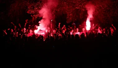 «Φλέγεται» ο Πειραιάς: Xιλιάδες οπαδοί του Ολυμπιακού γιορτάζουν την κατάκτηση της Euroleague 2026!
