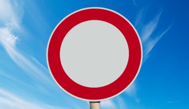 Το «άδειο» σήμα στους δρόμους που πολλοί οδηγοί αγνοούν και… κοστίζει ακριβά!
