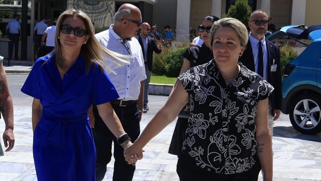 Μ.Ντόλκα προς Μ.Καρυστιανού: «Φάτους τα συκώτια πριν φάνε κι άλλους νέους ορεξάτους για ζωή»