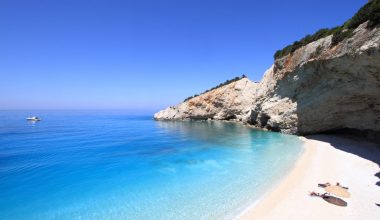Ξέχνα Μύκονο & Σαντορίνη: 5 ελληνικοί προορισμοί που πας διακοπές χωρίς να… «πουλήσεις νεφρό»
