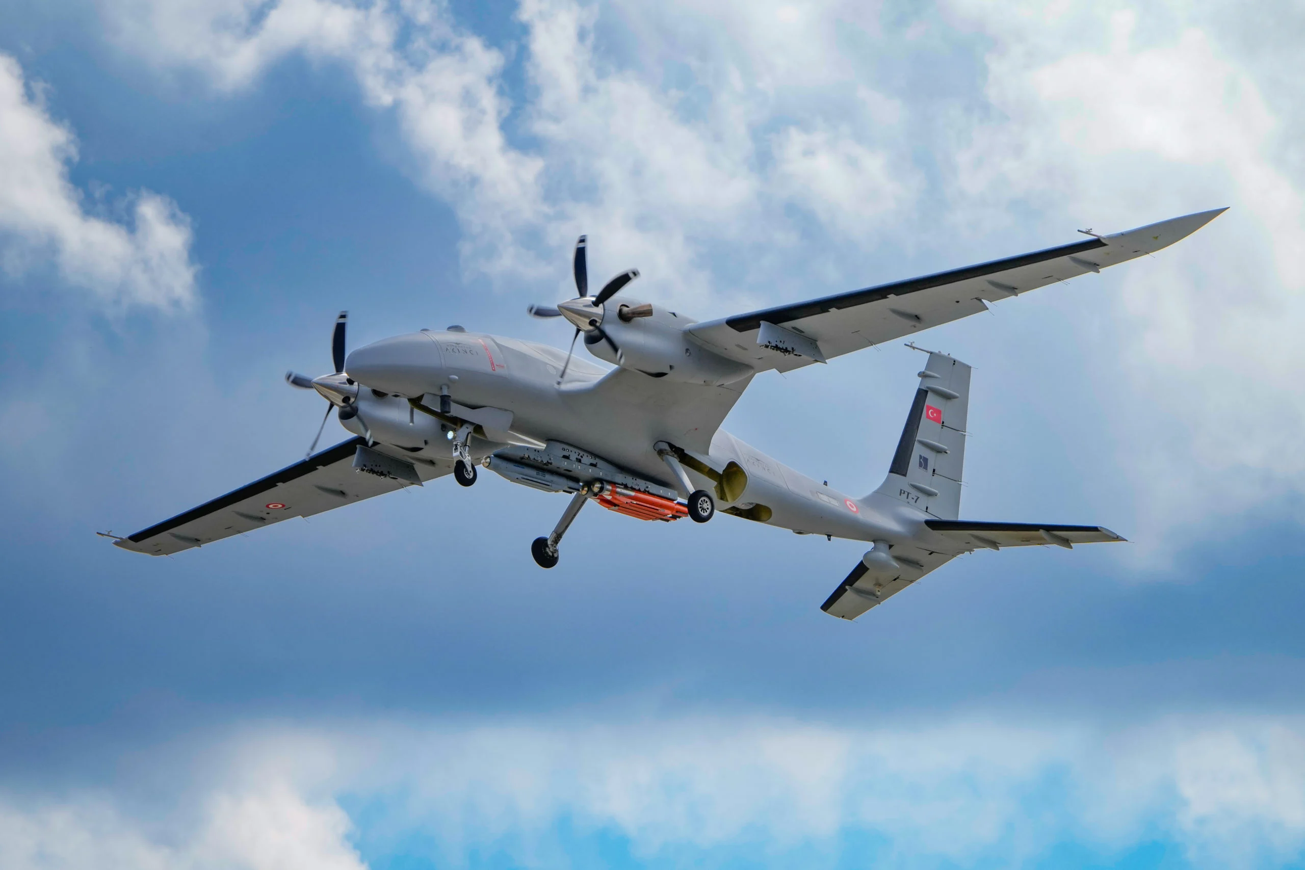 Για πρώτη φορά στην ιστορία του τουρκικό UAV «Bayraktar» κατέρριψε drone των RSF με πύραυλο αέρος-αέρος