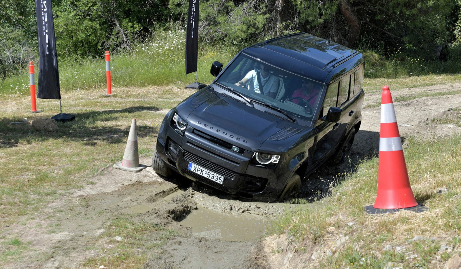Defender Off-Road Experience: Εκεί όπου το Defender θυμάται τι πραγματικά είναι