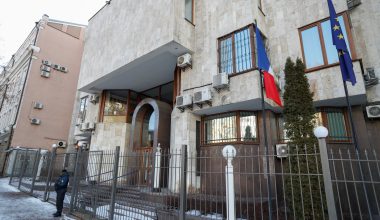 ΕΕ: Δεν αποσύρουμε τους διπλωμάτες μας από το Κίεβο