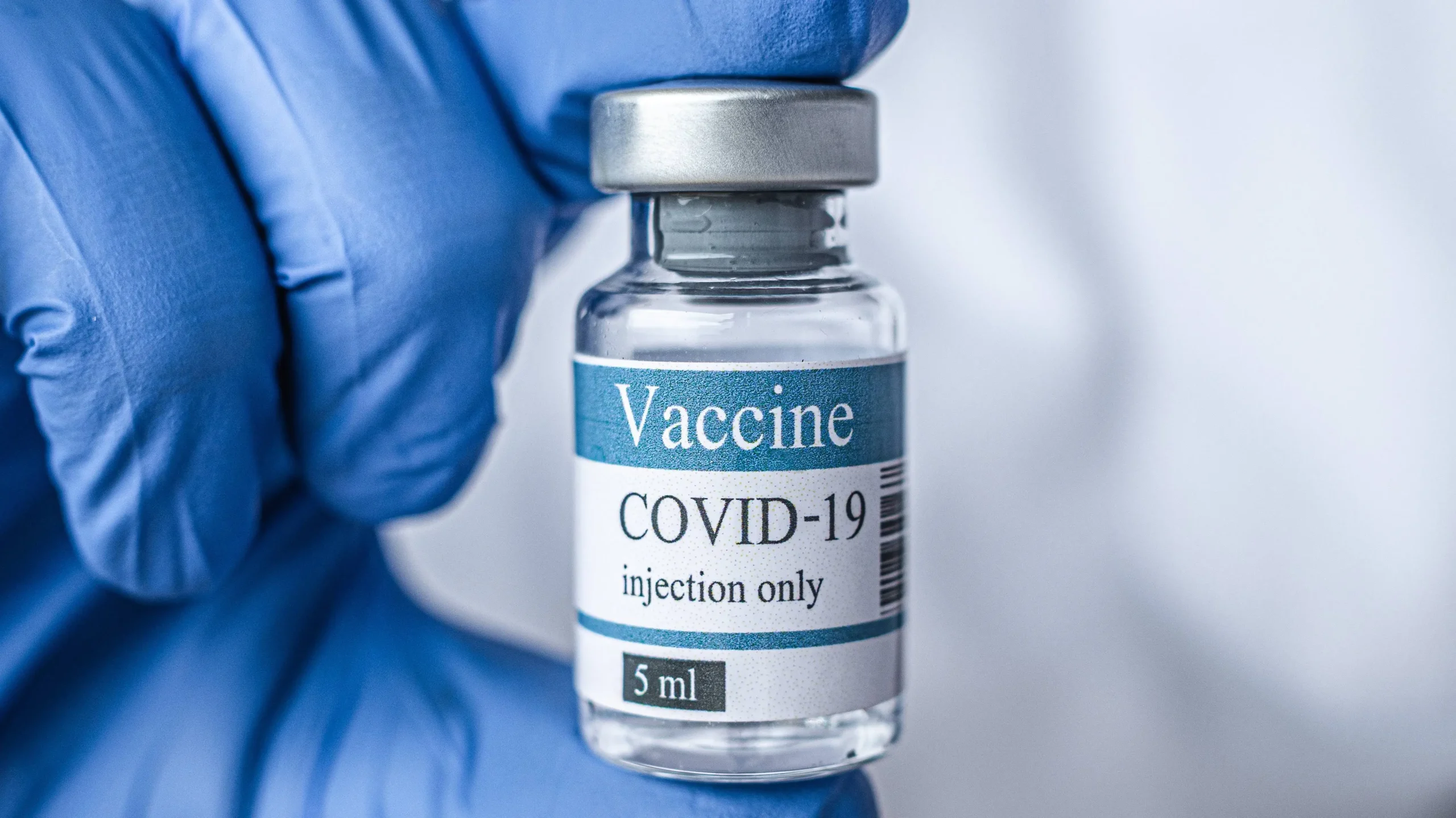 Σύμβαση ΕΕ-Pfizer για εμβόλια Covid-19: «Υπάρχουν παρενέργειες που δεν τις ξέρουμε & ούτε γνωρίζουμε πότε θα εμφανιστούν»