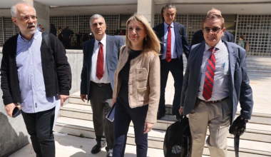 Στον Άρειο Πάγο η Μ.Καρυστιανού: Κατέθεσε τα δικαιολογητικά με 650 υπογραφές για τη σύσταση του κόμματός της (upd)
