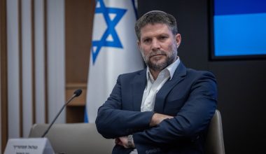 Ισραηλινός υπουργός Οικονομικών: «Στόχος μας η πλήρης αποδυνάμωση και τελικά η κατάρρευση του Ιράν»