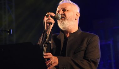 Το παράπονο του Χ.Θηβαίου: «Η μάνα μου δεν πίστεψε ποτέ ότι θα τραγουδήσω με τον Γ.Νταλάρα – Τελικά έγινε» (βίντεο)