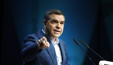 Ο Αλέξης Τσίπρας ανακοινώνει το όνομα του κόμματός του – Δείτε live