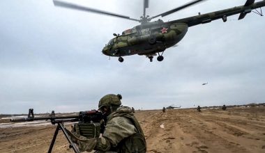 Δείτε βίντεο: Σφοδρές μάχες Ρώσων αλεξιπτωτιστών με ισλαμιστές μέσα στη ζούγκλα