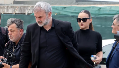 «Ράγισε καρδιές» με τον επικήδειό του ο Τ.Δέλλας στην κηδεία της Γ.Μαστροκώστα: «Ξεκουράσου αγάπη μου»