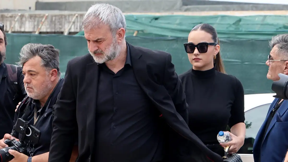 «Ράγισε καρδιές» με τον επικήδειό του ο Τ.Δέλλας στην κηδεία της Γ.Μαστροκώστα: «Ξεκουράσου αγάπη μου»