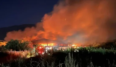 Μεγάλη φωτιά σε εργοστάσιο ξυλείας στο Ασπρόχωμα Καλαμάτας