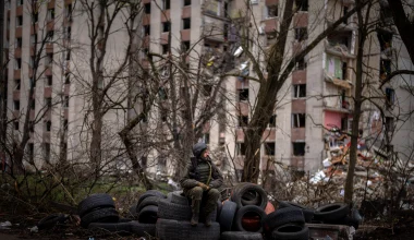 Κρανίου τόπος η Βοζντβιζχέφκα: Οι Ρώσοι ισοπέδωσαν και τα τελευταία κτήρια με Ουκρανούς στρατιώτες – Δείτε βίντεο