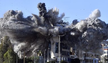 Ισραήλ: Πρώτο αεροπορικό πλήγμα στη Βηρυτό μετά από 3 εβδομάδες – Στόχος διοικητής φιλοϊρανικής πολ