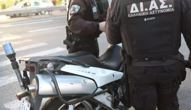 Τροχαίο ατύχημα στη Λεωφόρο Αθηνών: Όχημα έκανε ελιγμό και συγκρούστηκε με ομάδα της ΔΙ.ΑΣ.