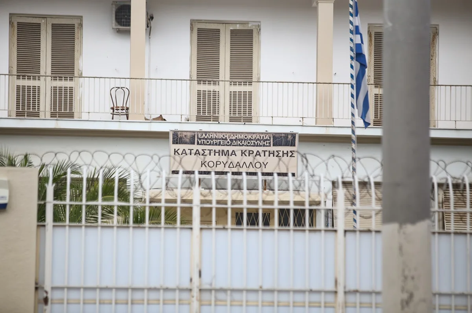 Βίντεο ντοκουμέντο: Ισοβίτες στις φυλακές Κορυδαλλού έστησαν… πάρτι με ποτά και ναρκωτικά