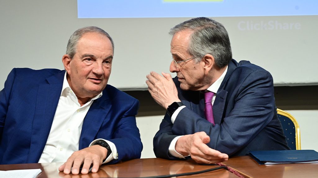 O K.Kαραμανλής «ταράζει» τα «νερά» και ο Α.Σαμαράς περιμένει την κατάλληλη στιγμή για να «χτυπήσει»