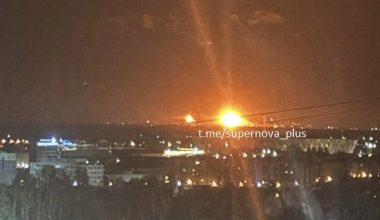 Στις φλόγες ρωσικό διυλιστήριο πετρελαίου στο Βόλγκογκραντ μετά από επίθεση ουκρανικών drones (βίντεο)