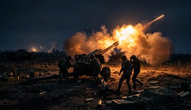 Ρωσικές δυνάμεις εξαϋλώνουν οχυρές θέσεις των Ουκρανών με βολές πυροβολικού