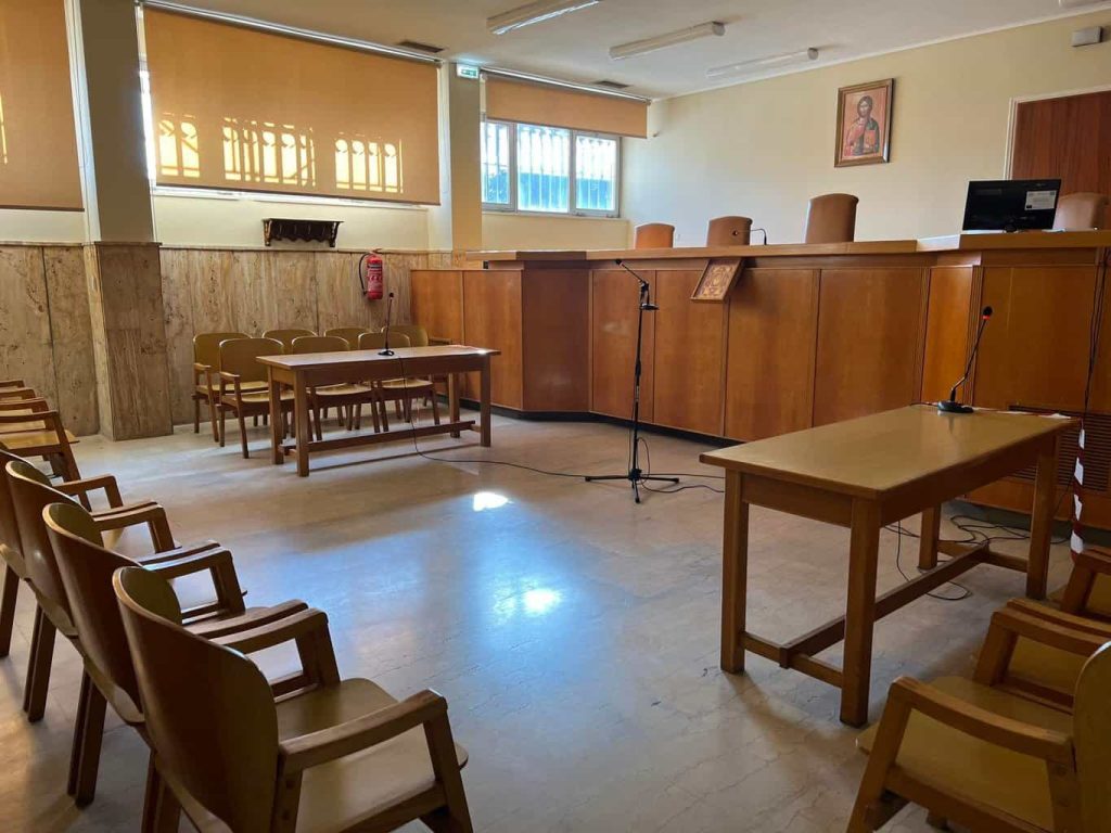 Οδηγούνται στα δικαστήρια δύο εργαζόμενοι στη Θεσσαλονίκη για εγκατάλειψη ανήλικης ΑΜΕΑ μέσα σε λεωφορείο